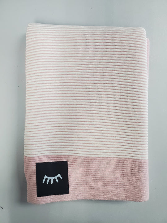 NEW girls two tone cable knit blanket