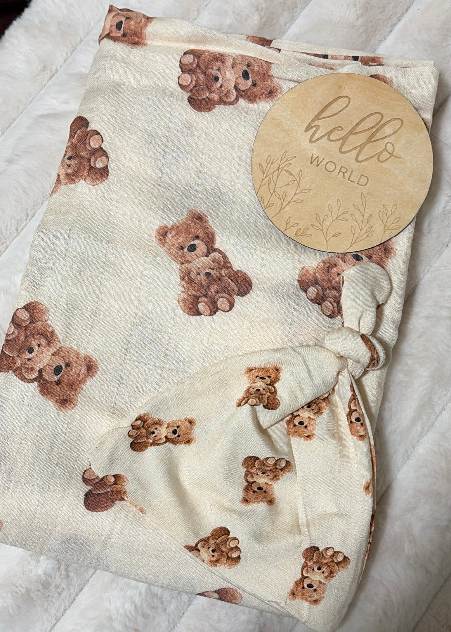 Teddy coming home swaddle set