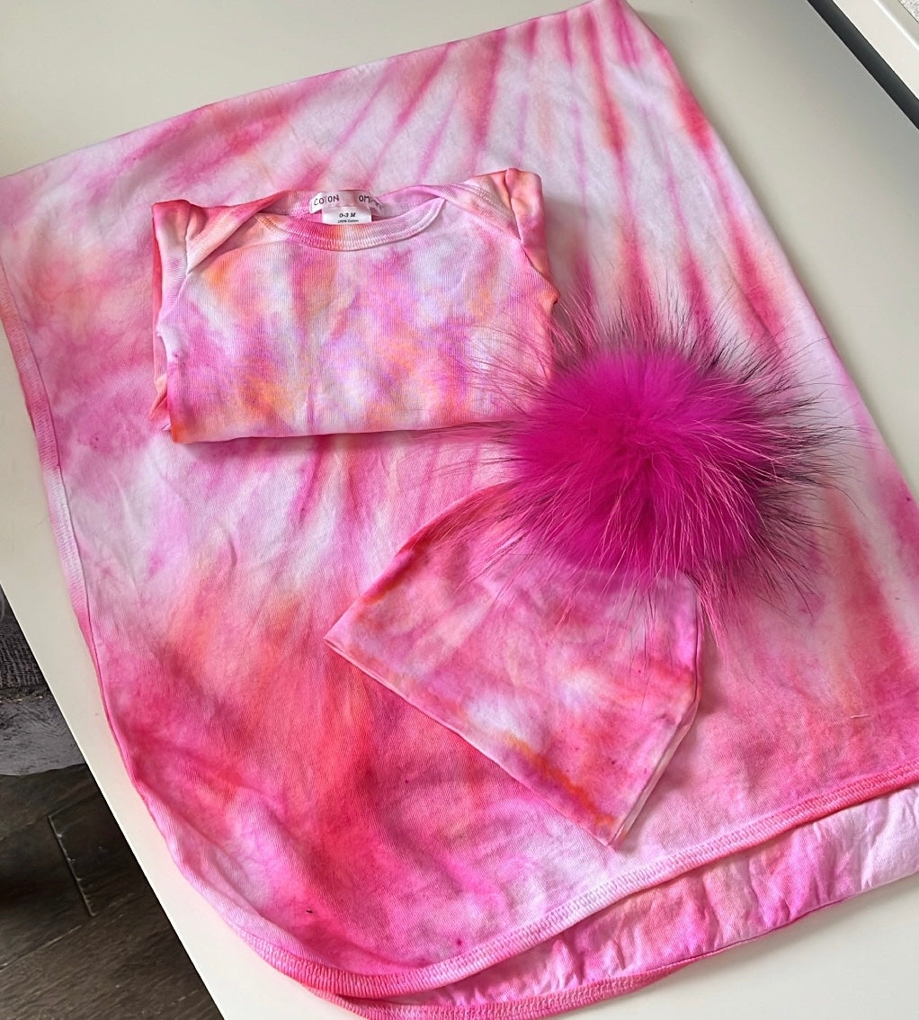 Dyeing everything PINK #diy #howto #pink #upcycle #family 