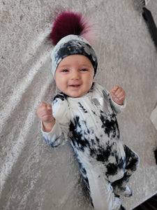 Black and white footie hat set