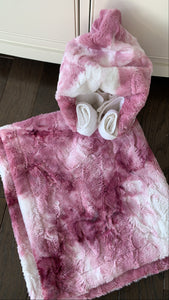 Berry tie dye blanket and towel set