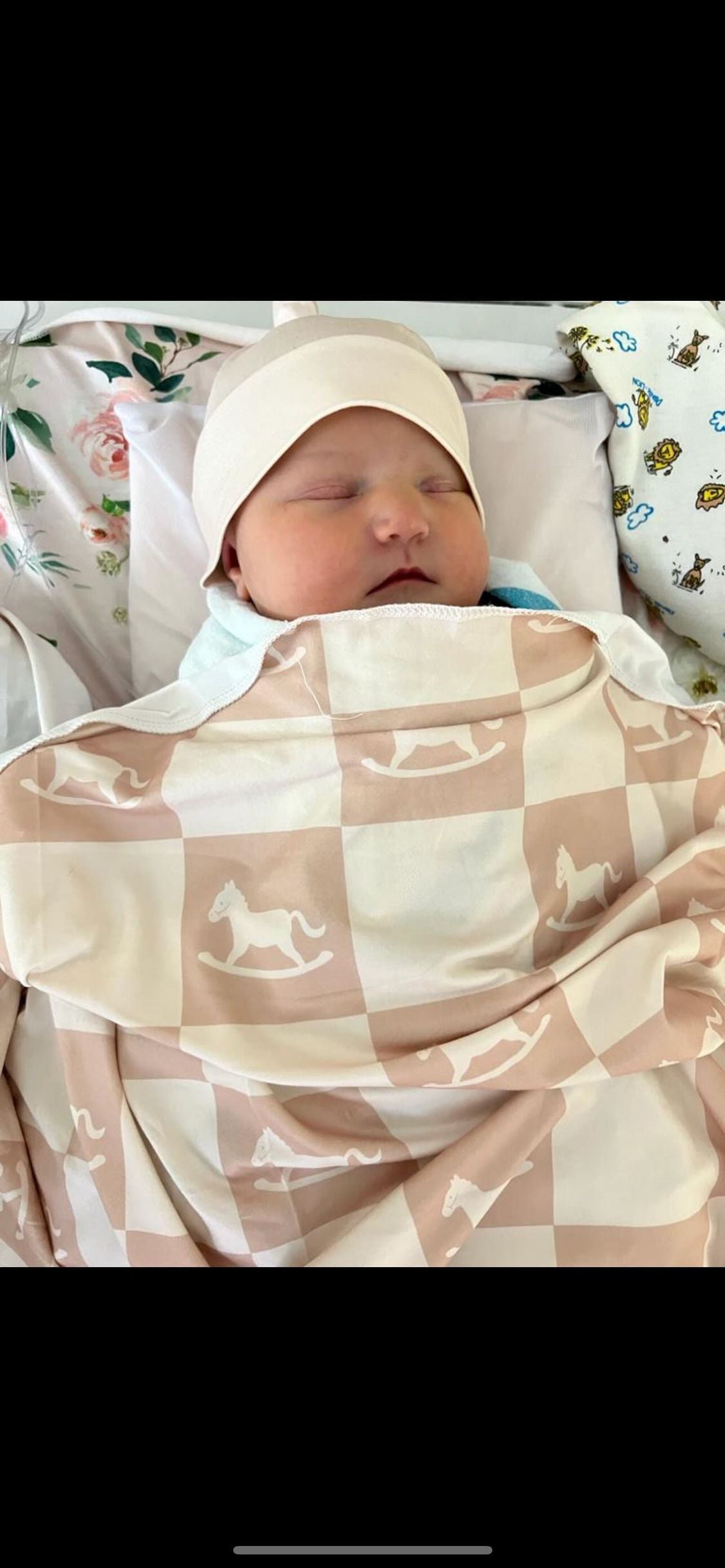 Super soft Swaddle & Knot hat set