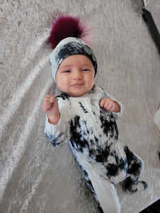 Black and white footie hat set