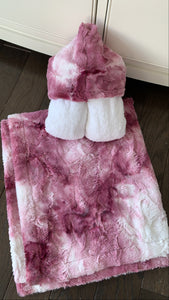 Berry tie dye blanket and towel set