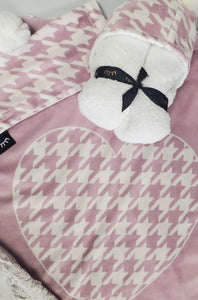 Houndstooth heart minky blanket