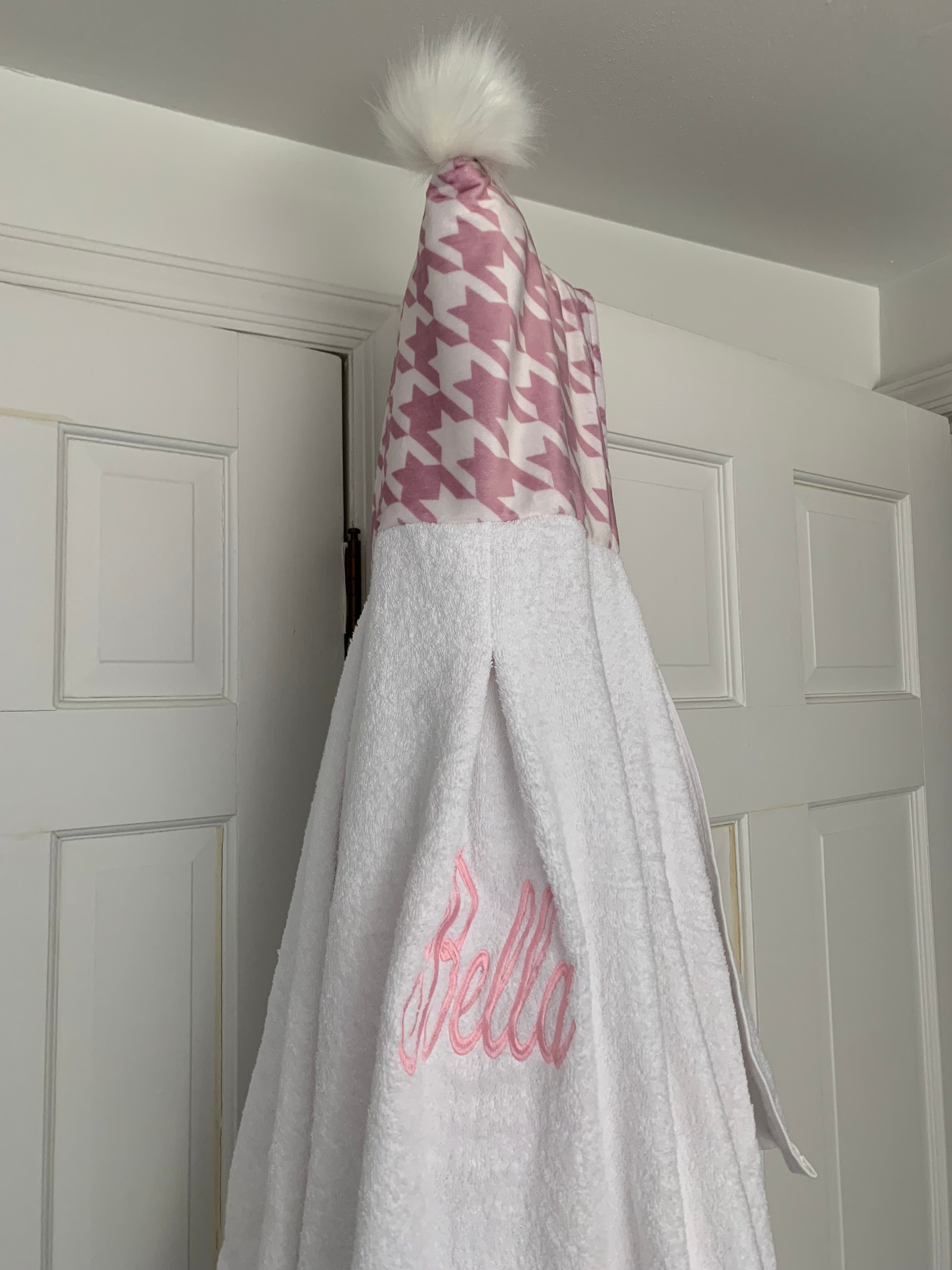 Houndstooth hooded towels