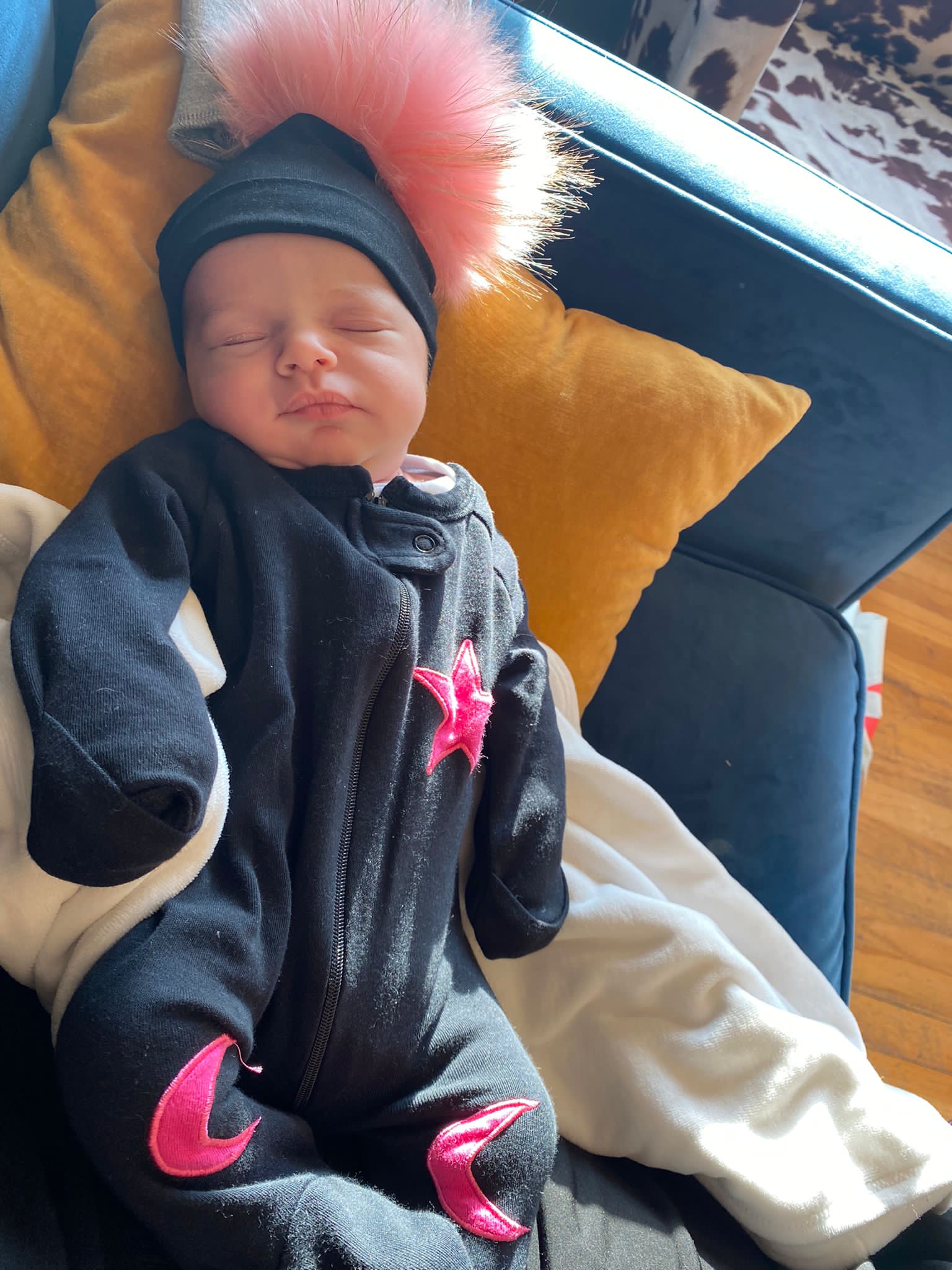 Black or white solid Pom Pom hat